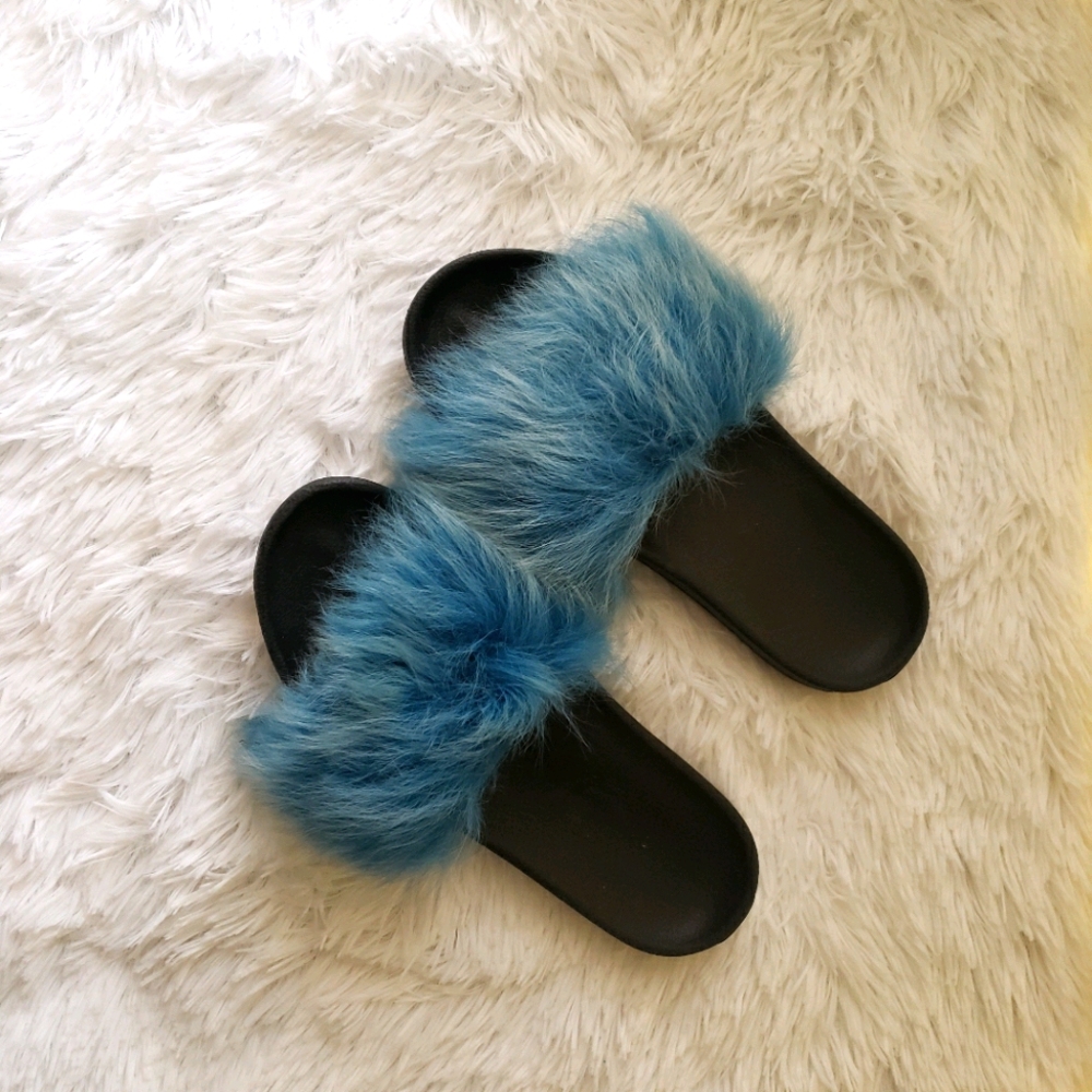 Fuzzy Ugg slides